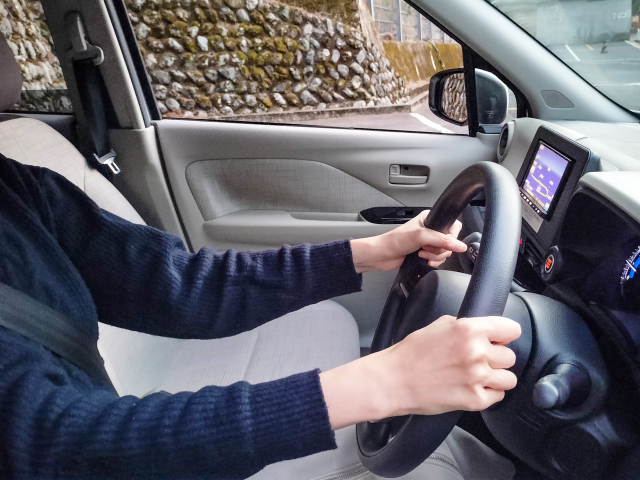 運転で腰が痛くなるときの対処法＆シートの調整方法を柔道整復師が解説
