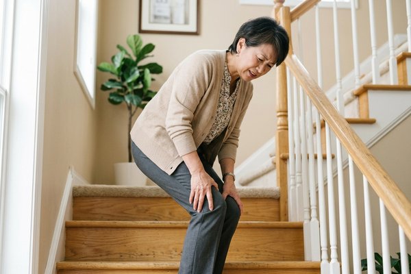 膝の痛みに悩む方